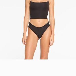 SKIMS Black Women's Top